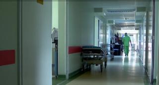 Un pacient s-a aruncat de la etajul 3 şi a fost găsit mort, deşi era legat de pat. Incident şocant la un spital din Slatina