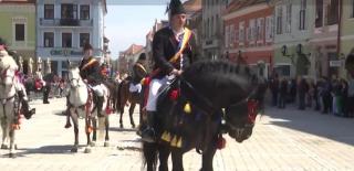 Spectacol pe străzile din Braşov, peste 210 juni au acaparat străzile oraşului. Parada, admirată de mii de spectatori