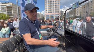 "Se porneşte la manivelă". Un Ford T din 1914, original şi complet funcţional, vedeta paradei cu mașini de epocă din Iași