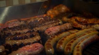 Mâncarea preferată a românilor de 1 Mai, trimisă cu tonele în străinătate. "Îi trimitem doar congelaţi, că fac până acolo 2-3 zile"