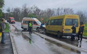 Accident cu 5 victime, între care 3 minori, în Buzău. Un microbuz cu copii s-a izbit de o mașină. A fost activat Planul Roșu