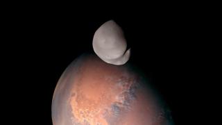 Imagini spectaculoase cu cea mai mică lună a planetei Marte. Noile descoperiri au schimbat ipotezele privind originea satelitului