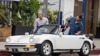 Câștigătorul celui mai mare premiu loto din istoria SUA a ieșit în public. Pe ce își cheltuie cele 2 miliarde de dolari bărbatul de 30 de ani