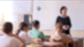 Educaţie prin teroare. Învăţătoarea din Galaţi este acuzată că îi lovea pe elevi cu palma peste ceafă şi le vorbea urât. Urmează audieri în lanţ