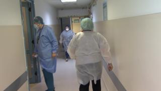 Eleva înecată cu un jeleu la școală, în Cluj, este ținută în viață de aparate. O manevră banală de prim-ajutor o putea salva în câteva secunde