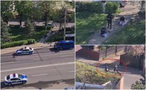 Bătaie iscată de două tinere, un bărbat a sărit cu maceta, la Ploiești. Momentul când scandalagiii văd mascaţii şi o rup la fugă