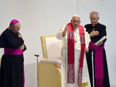 Papa Francisc, întâlnire cu tinerii în cea de-a doua zi în Ungaria. "Pentru mine acum e o experienţă unică şi ma bucur de prezenţa lui aici"