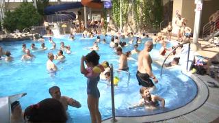Saună, jacuzzi şi SPA, noile distracţii de 1 Mai. Cât costă două ore de relaxare la un astfel de resort la munte