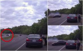 Momentul şocant în care un poliţist, oprit pentru un control, scapă la milimetru să fie ucis de o maşină de pe contrasens care a derapat, în SUA