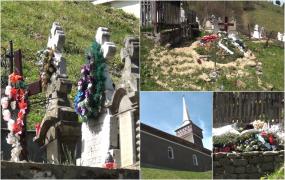 Cu plicul la înmormântări: O parohie din Alba vrea înlocuirea coroanelor funerare din plastic cu bani