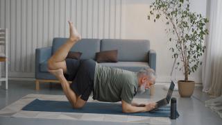 E periculos pentru persoanele trecute de 60 de ani să facă sport? Specialiştii demontează unul dintre miturile asociate vârstei a treia