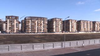 Vânzările de locuinţe s-au prăbuşit. Comparaţie între rata la un credit de 350.000 de lei luat în 2021 şi unul luat acum
