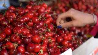 Cum slăbim folosind fructe, legume şi plante cu efect antiimflamator, în locul pastilelor şi înfometării