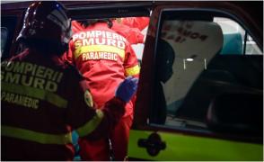 Elevă de 16 ani din Maramureş, preluată de SMURD cu o ţepuşă înfiptă în braţ după ce a vrut să chiulească de la ore și a rămas agățață în gardul liceului