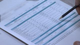 Facturile ar putea să scadă în perioada următoare. Guvernul ia în calcul să scadă plafoanele impuse de lege