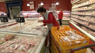 BNR anunţă inflaţie de o cifră, preţurile rămân la fel de mari. Lista completă a "exploziei" de la rafturi: cât s-au scumpit alimentele de bază
