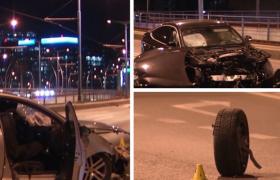 Două maşini distruse complet, după un impact violent pe Pasajul Basarab. Martorii dau vina pe şoferul unui BMW