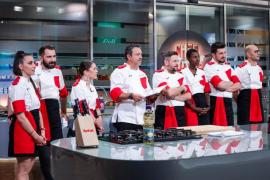 Chefi la cuțite, 16 mai 2023. Ediția primului battle, lider incontestabil de audiență. Haos la bancurile de lucru în al doilea battle. Chef Dumitrescu: ”E o mare nebunie!”