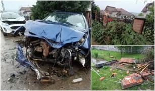 O șoferiță a făcut prăpăd pe o șosea din Mehedinți. A rupt patru copaci, a distrus un gard din beton şi o poartă din fier, apoi a aterizat pe capota altei maşini