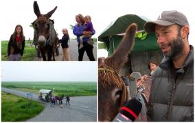 Povestea uimitoare a familiei cu 4 copii care străbate două continente, în căruţa trasă de măgar. Au ajuns şi în România: "Suntem cu adevărat liberi"