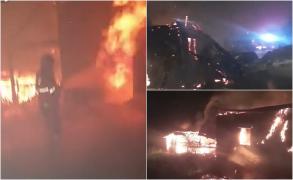 Gospodărie din Suceava, transformată în morman de lemne arse și cenuşă, din cauza unui cablu defect. Nu a mai rămas nimic din locuință