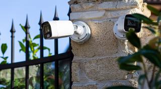 Pericolul la care se expun persoanele ce instalează camere video de supraveghere: "Este ca un cal troian"