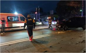 Impact violent: două femei de 23 și 47 de ani, la spital după ce mașinile în care se aflau s-au ciocnit puternic pe un bulevard din Focșani