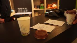 Cafeneaua în care plăteşti cu poezii. Iniţiativa care a devenit deja o tradiţie pentru studenţii din Suceava