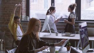 Banii chiar aduc fericrea! 70% dintre români sunt mulțumiți dacă sunt împliniți profesional