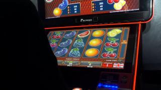 Dependenţa de păcănele. Ce se întâmplă de fapt în creierul celui care nu poate renunţa la acest viciu