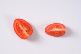 Specialiştii explică de ce nu trebuie să cumpărăm roşii care au forma ascuţită