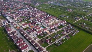 Apartamentele de 3 camere, pe care au dat 100.000 de euro, din care sunt disperaţi să se mute. "E jenant, jenant"