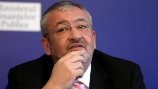 Sebastian Vlădescu, fost ministru de Finanţe, s-a predat. A fost condamnat la peste 7 ani de închisoare pentru că a luat comisioane de 20 de milioane de euro