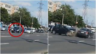 Momentul în care două maşini se fac praf pe un bulevard din Iaşi, după ce unul dintre şoferi nu a acordat prioritate