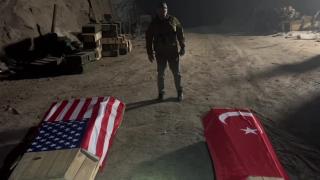 Evgheni Prigojin s-a filmat la Bahmut lângă sicriele unui american şi unui turc, acoperite de steaguri: "Așa îl vom preda Statelor Unite ale Americii"