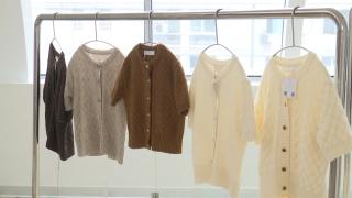 "Este superb, ceva de vis". Cel mai scump material textil din lume, expus la Iași. Firul de Vicuna se vinde la gramaj, la fel ca aurul