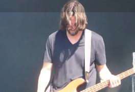 Keanu Reeves a urcat pe scenă alături de fosta sa formaţie, Dogstar. Actorul are planuri mari în privinţa carierei sale de muzician