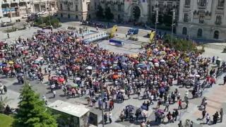 Se anunţă două mari proteste, pe lângă cel al profesorilor. Angajaţii CFR ies luni în stradă, iar medicii ameninţă şi ei cu greva