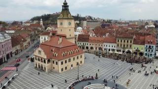 Centrul Vechi din Braşov, reamenajat de primărie. Fântâna arteziană din Piaţa Sfatului ar putea fi desfiinţată