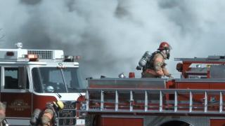 Pompier din Suceava, internat în stare gravă la spital după ce s-a intoxicat cu o substanţă necunoscută în timpul unei intervenţii