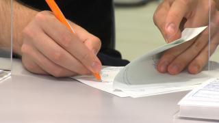 Curg sute de reclamații la ANPC privind creditele la bănci. Soluția prin care se pot reduce cu mii de euro dobânzile