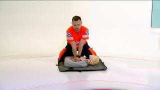 Cursuri de prim ajutor la Observator! Lecţia numărul 3 Compresiile toracice