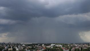 Vară plină de ploi devastatoare şi vijelii puternice. Meteorologii anunţă pentru ce să ne pregătim în următoarele luni