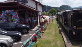 Plimbare gratuită pentru copii prin "Pădurea fermecată", de 1 iunie. Mocăniţa de la Sovata, "decorată" cu o mulţime de surprize pentru cei mici