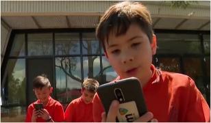 Părinții dintr-un orășel din Irlanda nu vor ca cei mici să aibă telefoane. Copiii din clasele primare nu mai au voie să pună mâna pe smartphone