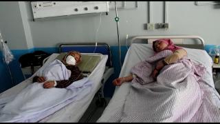 Otrăvite ca să nu mai meargă la şcoală. Coşmarul trăit de elevele din Afganistan după ce talibanii au revenit la putere