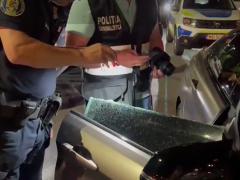 Incident bizar în Baia Mare. Un necunoscut a tras cu arma de la balcon, la întâmplare, într-o maşină care aştepta la semafor