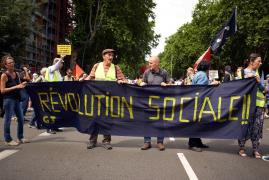 Tot mai puțini oameni la protestele din Franța. Greviștii resimt lipsa salariilor, în timp ce Macron rămâne de neclintit