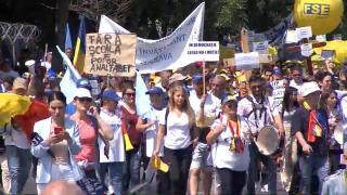 Profesorii, trataţi de Guvern cu lipsă de timp şi un memorandum, care nu are valoare de lege. Vineri se anunţă un nou protest uriaş