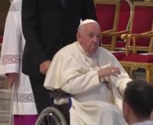 Papa Francisc, operat de urgenţă la abdomen. Suveranul Pontif va rămâne în spital "câteva zile" pentru a se recupera